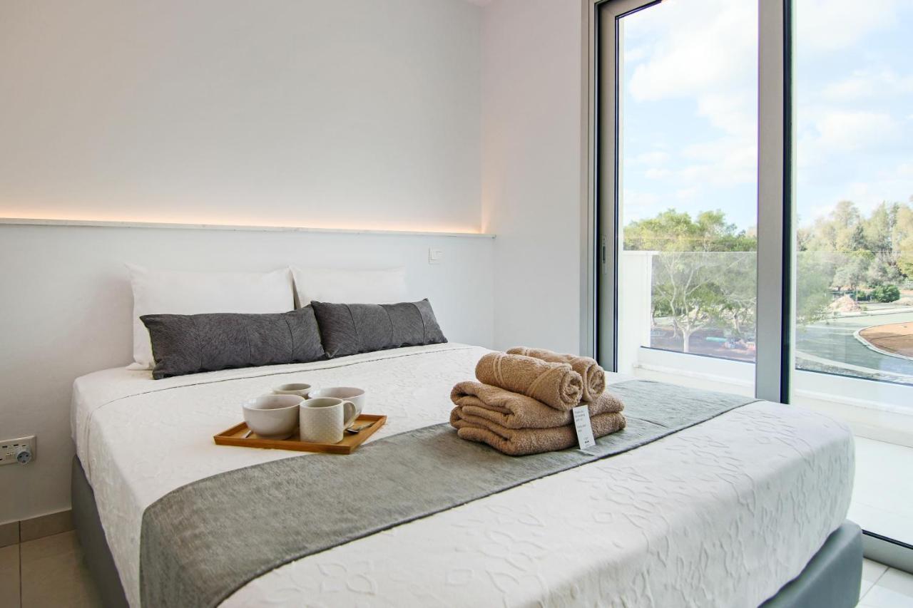 Phaedrus Living - Seaside Executive Flat Harbour 205 Apartment Paphos Bagian luar foto